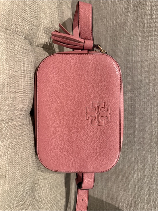 Tory Burch Handbags - Tory Burch Rose Pink Pebbled Leather Beltbag